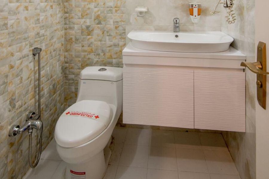 bathroom of Tehran Morvarid Hotel