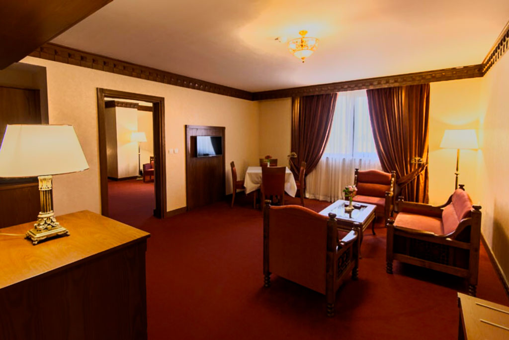 booking Shiraz Zandiyeh Hotel