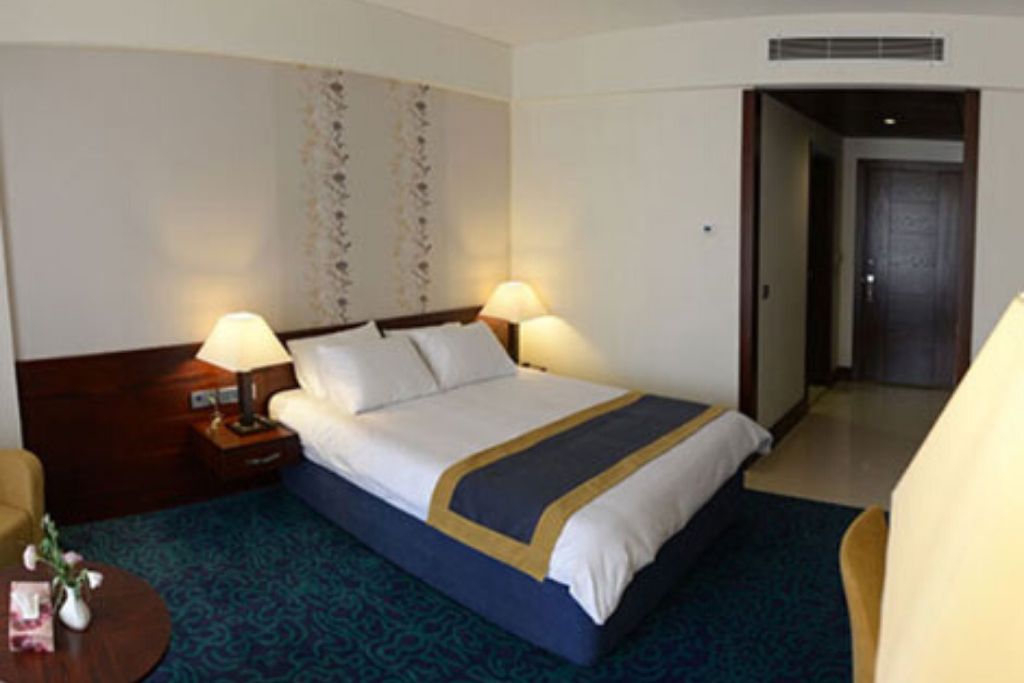 double room of Arg-E-Jadid Hotel