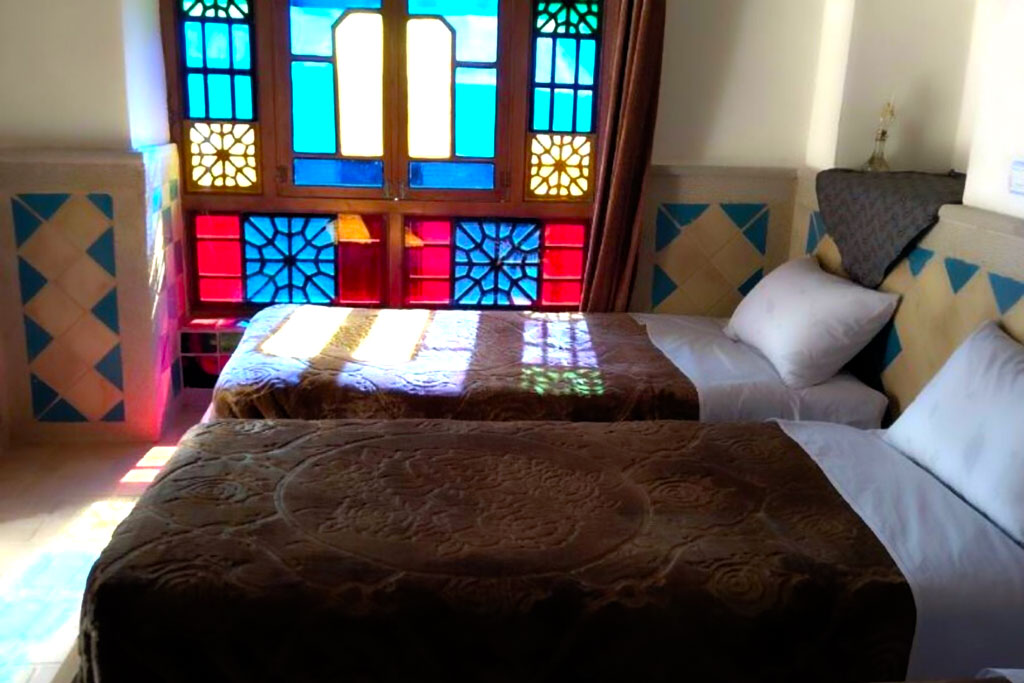 How to book Sirah Traditional Hotel of Shiraz