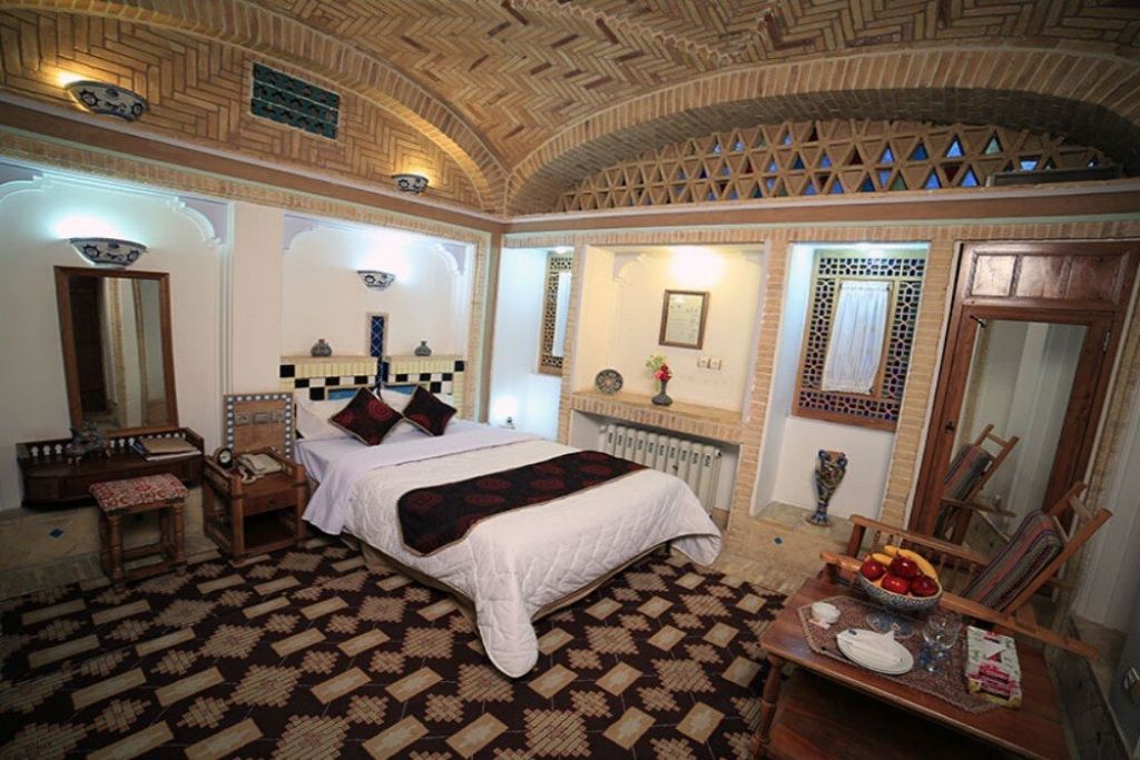 double room of Moshir al-Mamalek Garden Hotel