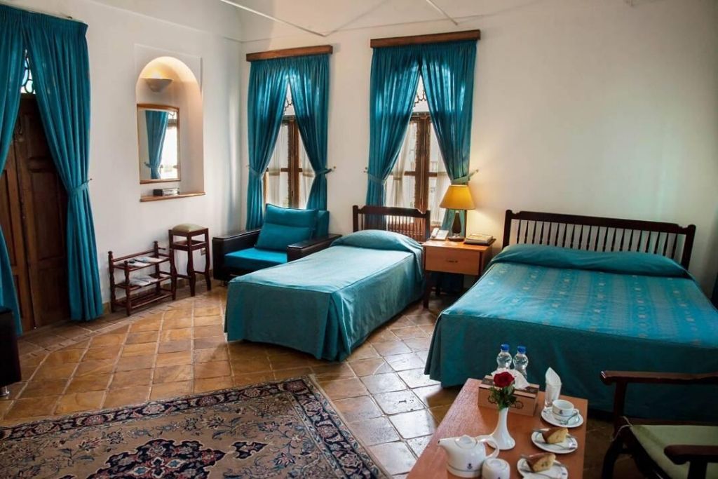 twin room of Yazd Laleh Hotel
