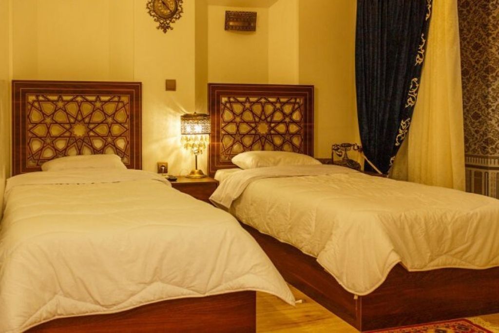 how to book Yazd Pars Traditional Hotel