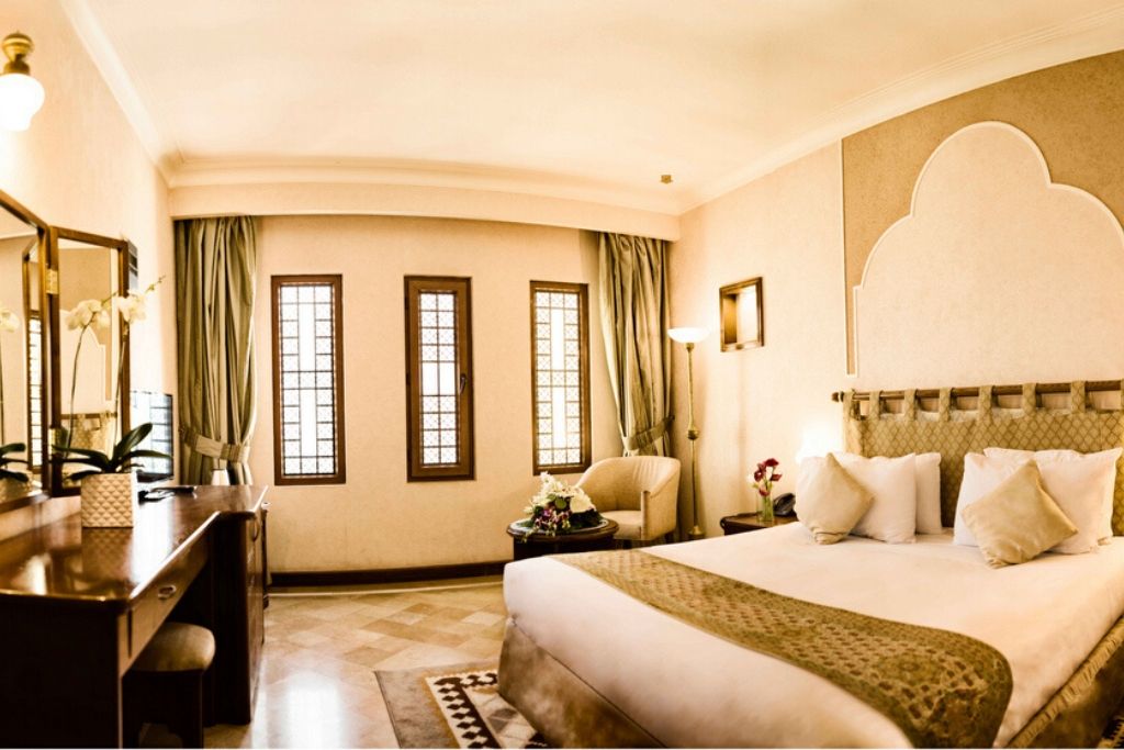 double room of Parsian Safaiyeh Hotel