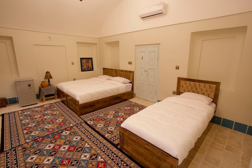 twin room of Delkhash Guesthouse