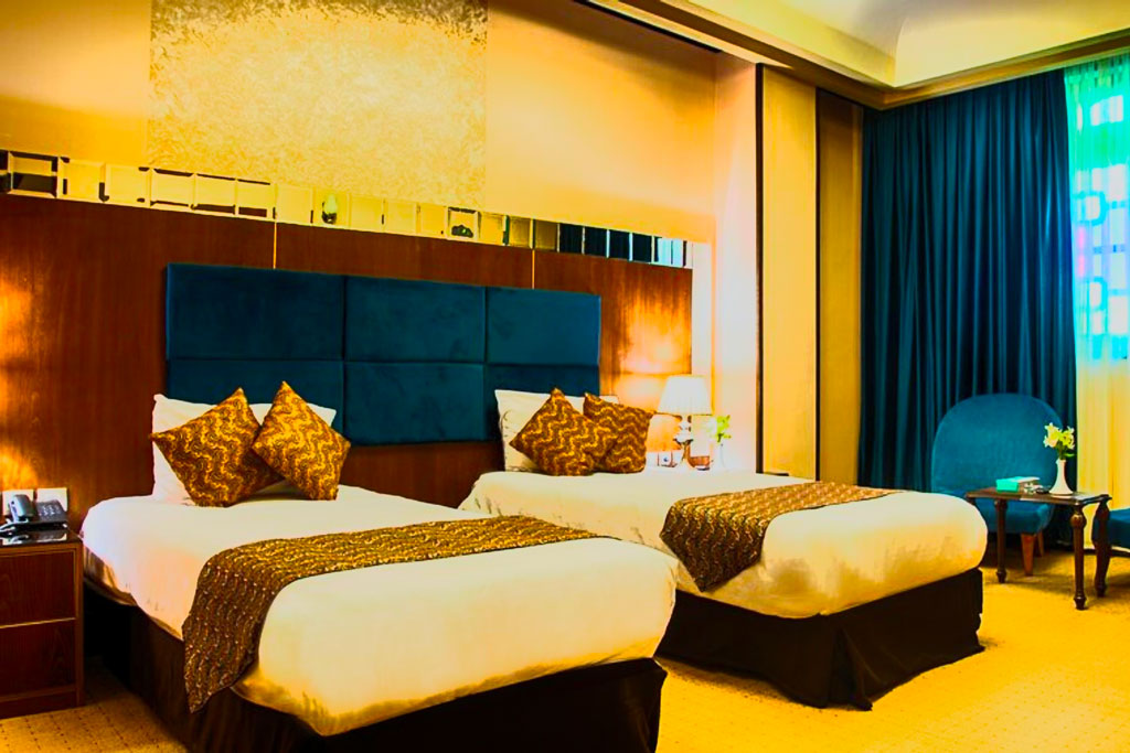 twin room at Karimkhan Hotel