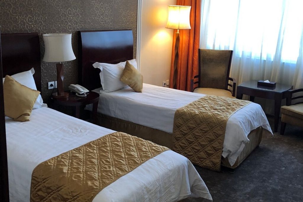 twin room of Tabriz Shahriyar Hotel