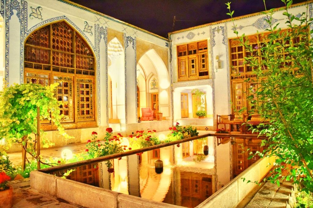 Isfahan Traditional Hotel at night