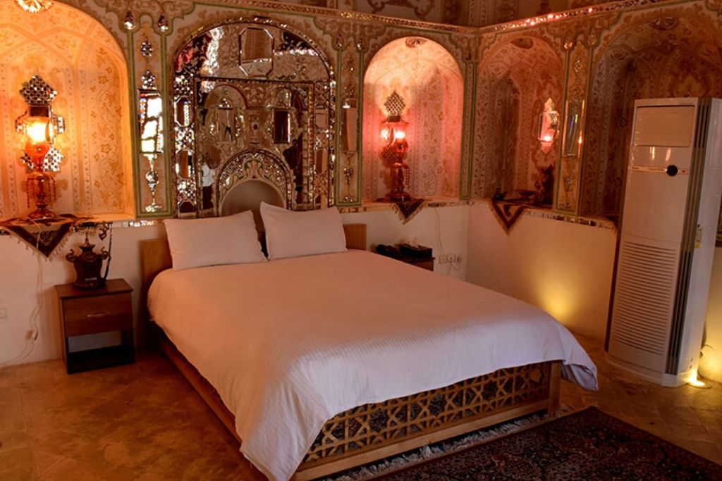double room of Isfahan Traditional Hotel