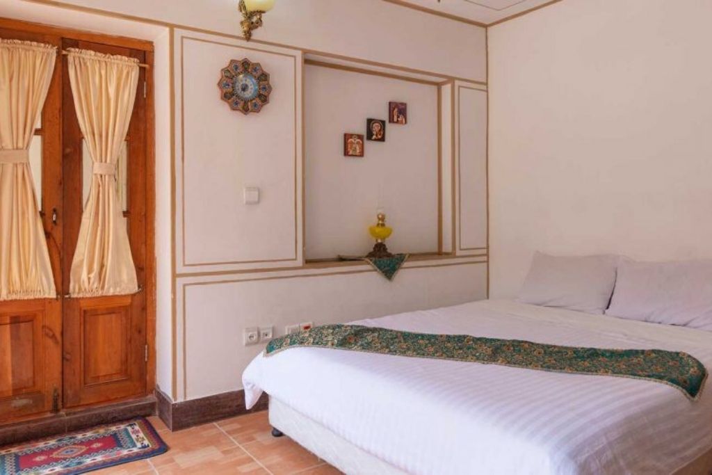 double room of Sunrise Traditional Hotel