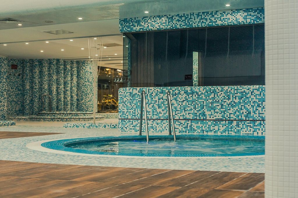 indoor pool of Sinoor Grand Hotel in Mashhad