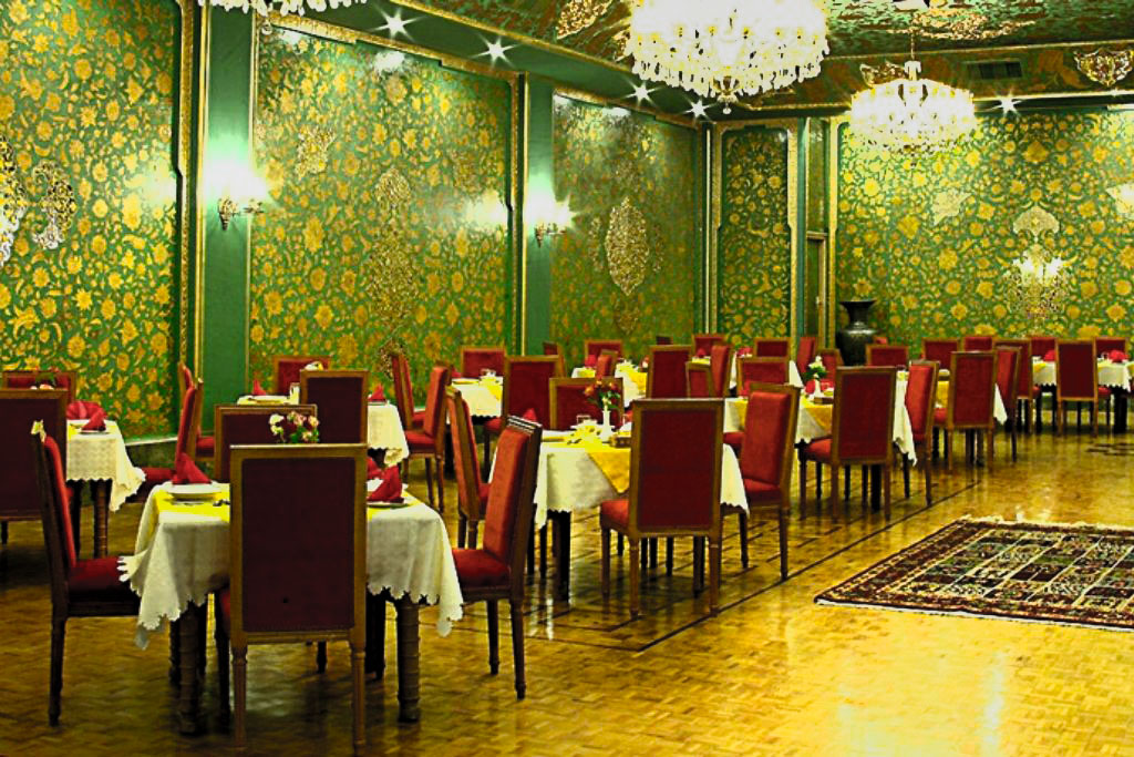 indoor reaturant of Abbasi Hotel