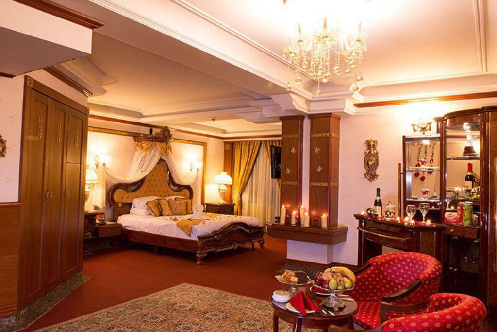 King room of Ghasre talaie Hotel