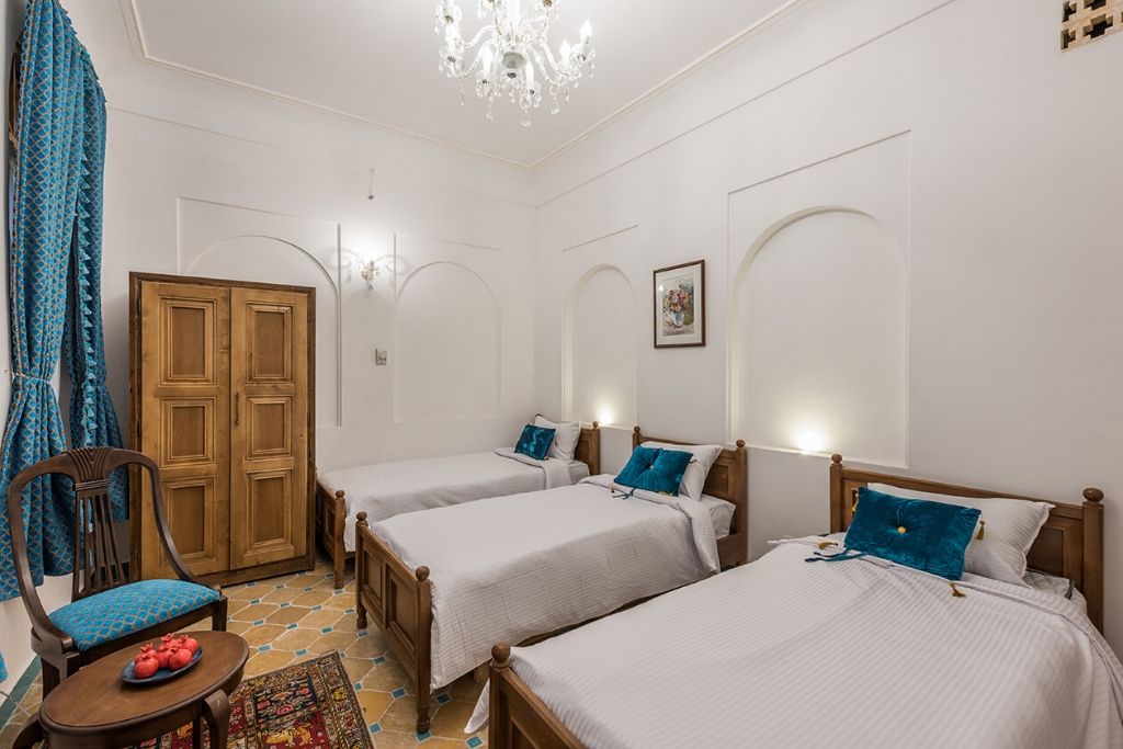 triple bed room of Ghasr Monshi Boutique Hotel