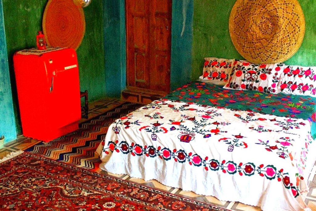 how to book iran hostels