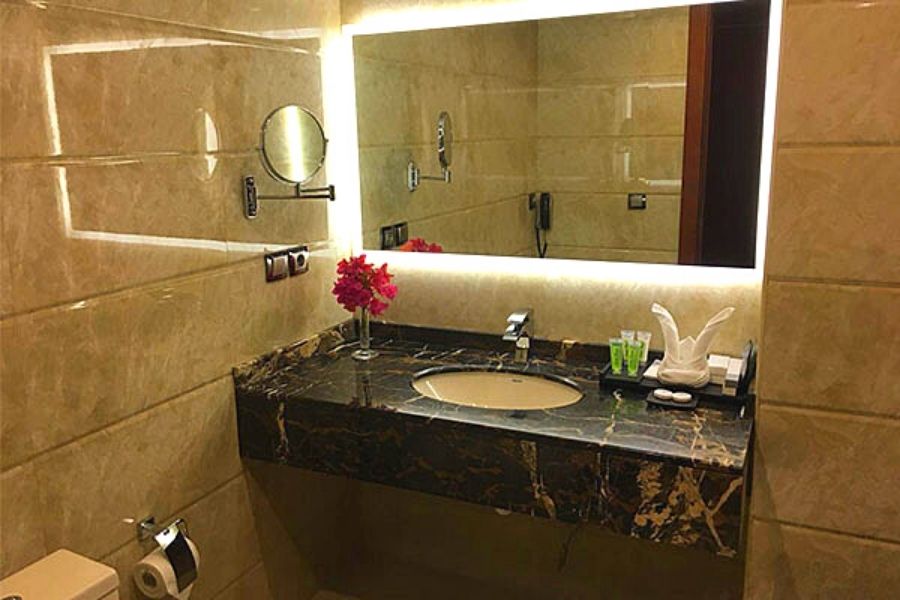 Mirage Hotel Bathroom