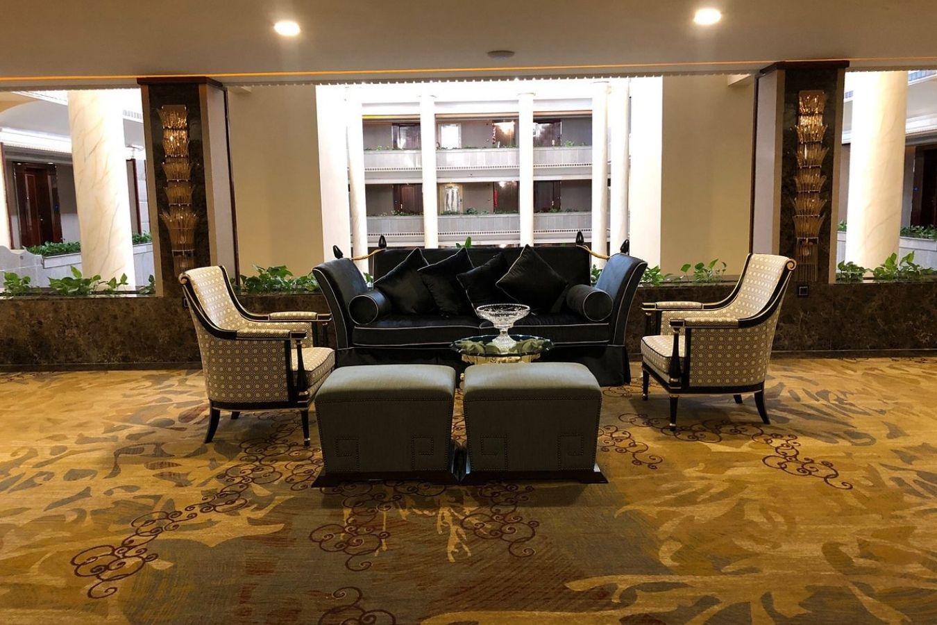 Dariush Grand Hotel lobby