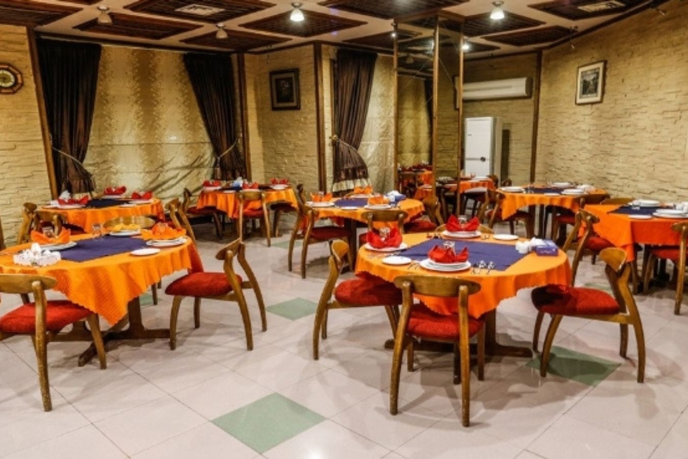 restaurant in Delvar Hotel of Bushehr