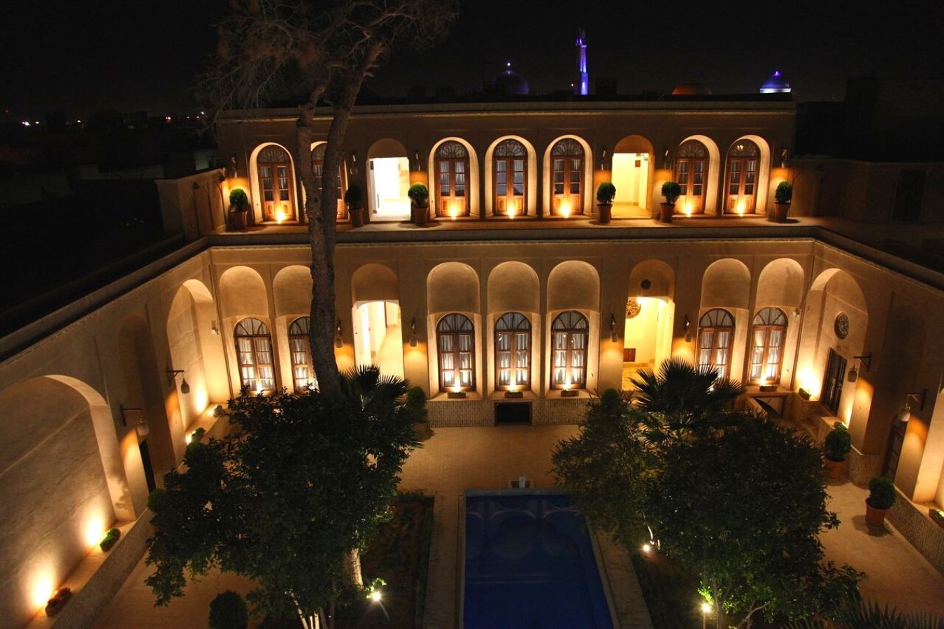 Hooman Hotel Traditional of yazd at night