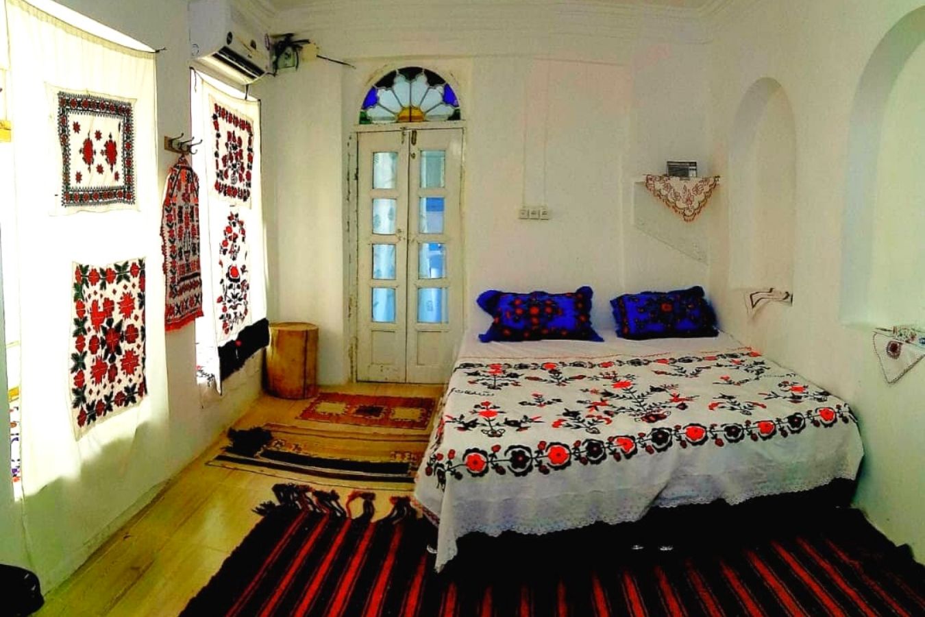 double room in Masoumeh Soltan Guest House